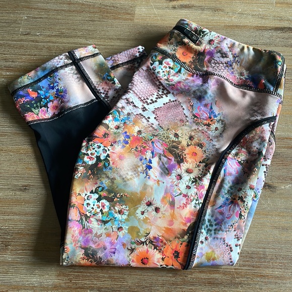 KI Pro Performance 🐍 🌺 Leggings - Picture 11 of 12